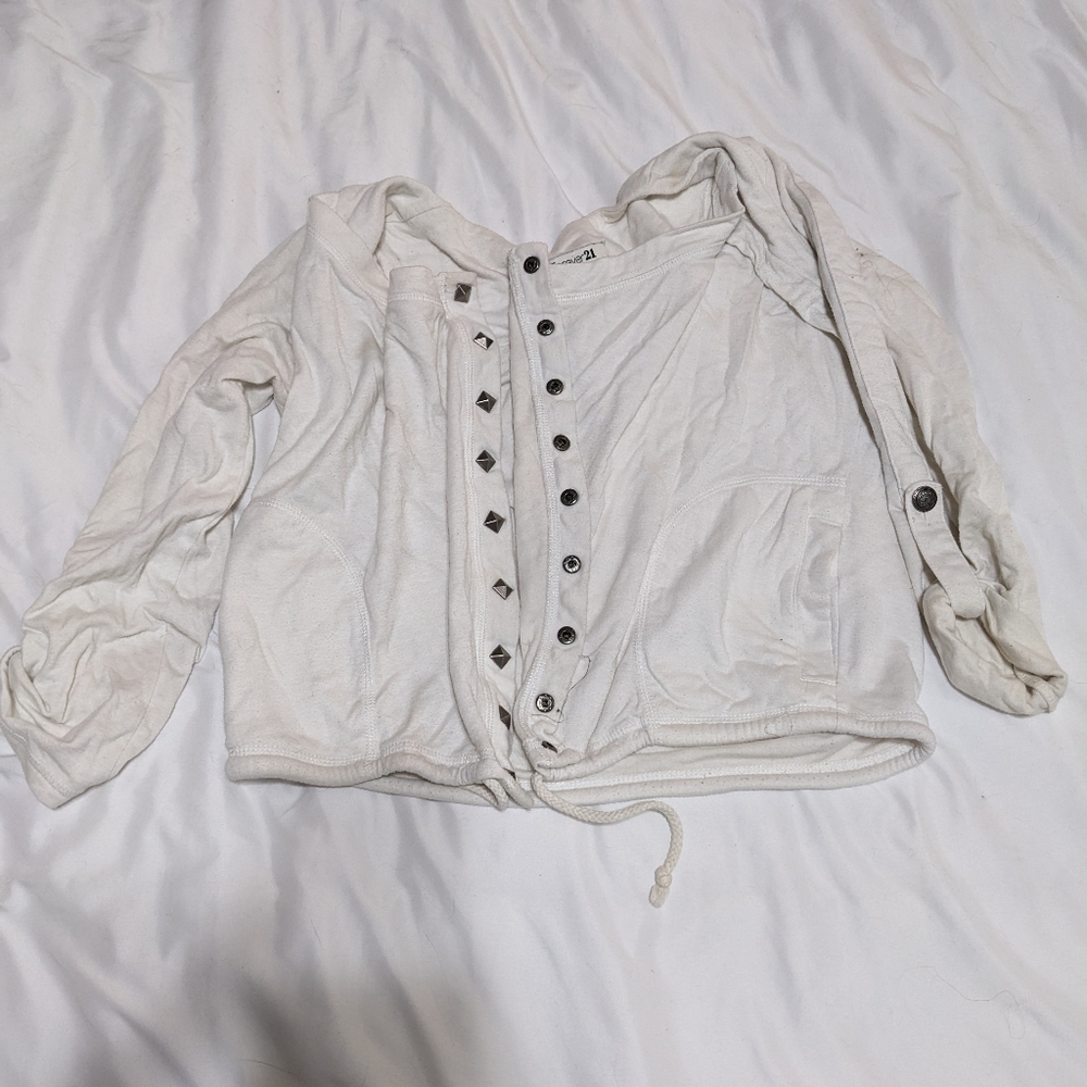 White quarter sleeve sweater
